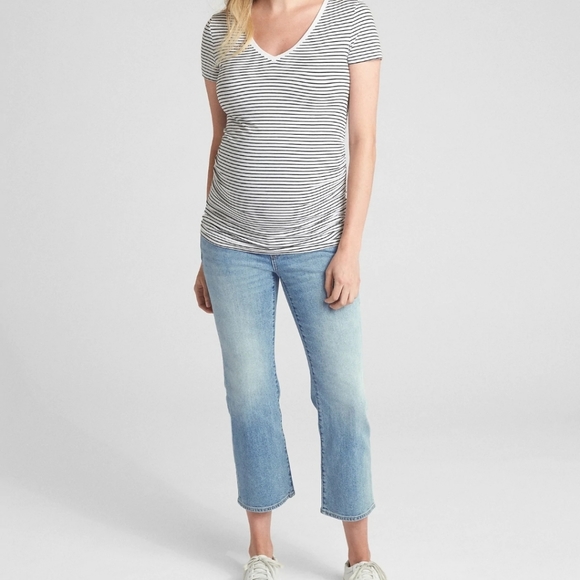 π50% OFFππNWTβΌοΈ GAP Maternity Full Panel Crop Kick Jeans - Picture 3 of 14